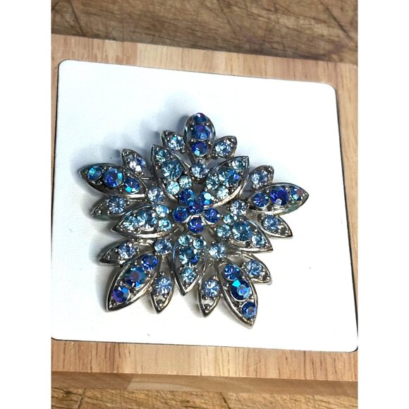 Vintage Rhinestone Snowflake Brooch Pin - Picture 1 of 8